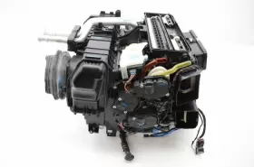 8T1816005B PORSCHE Macan Heater Core Evaporator Housing #2